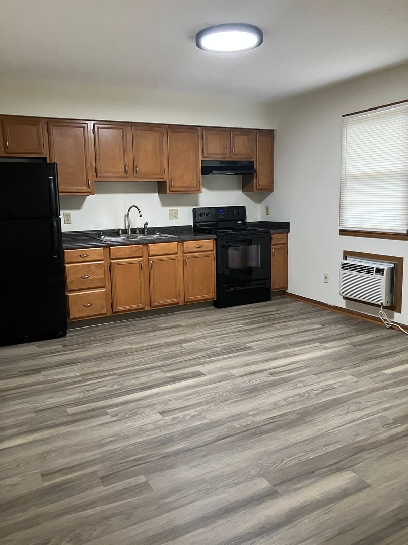 1115 Stephenson Dr unit 1144J – photo 2
