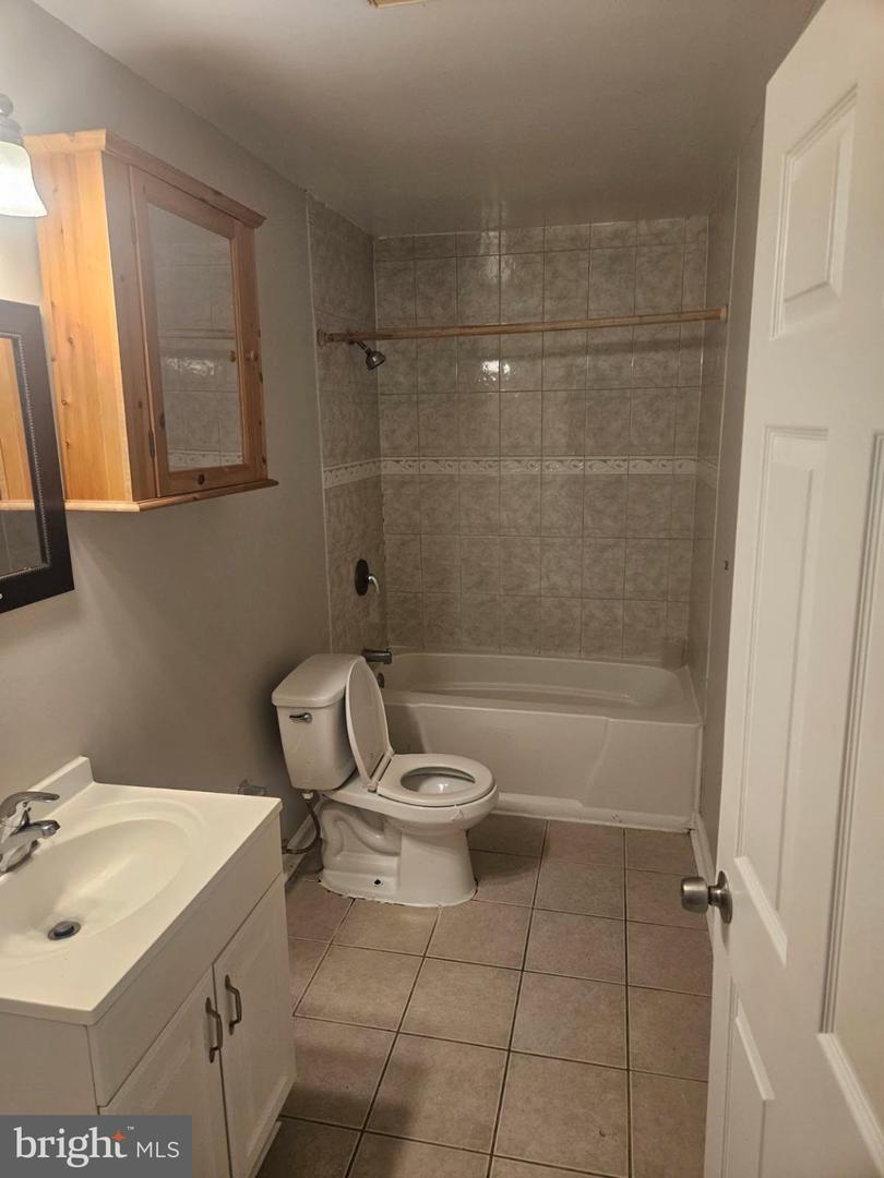 36 Newtown Ln – photo 2