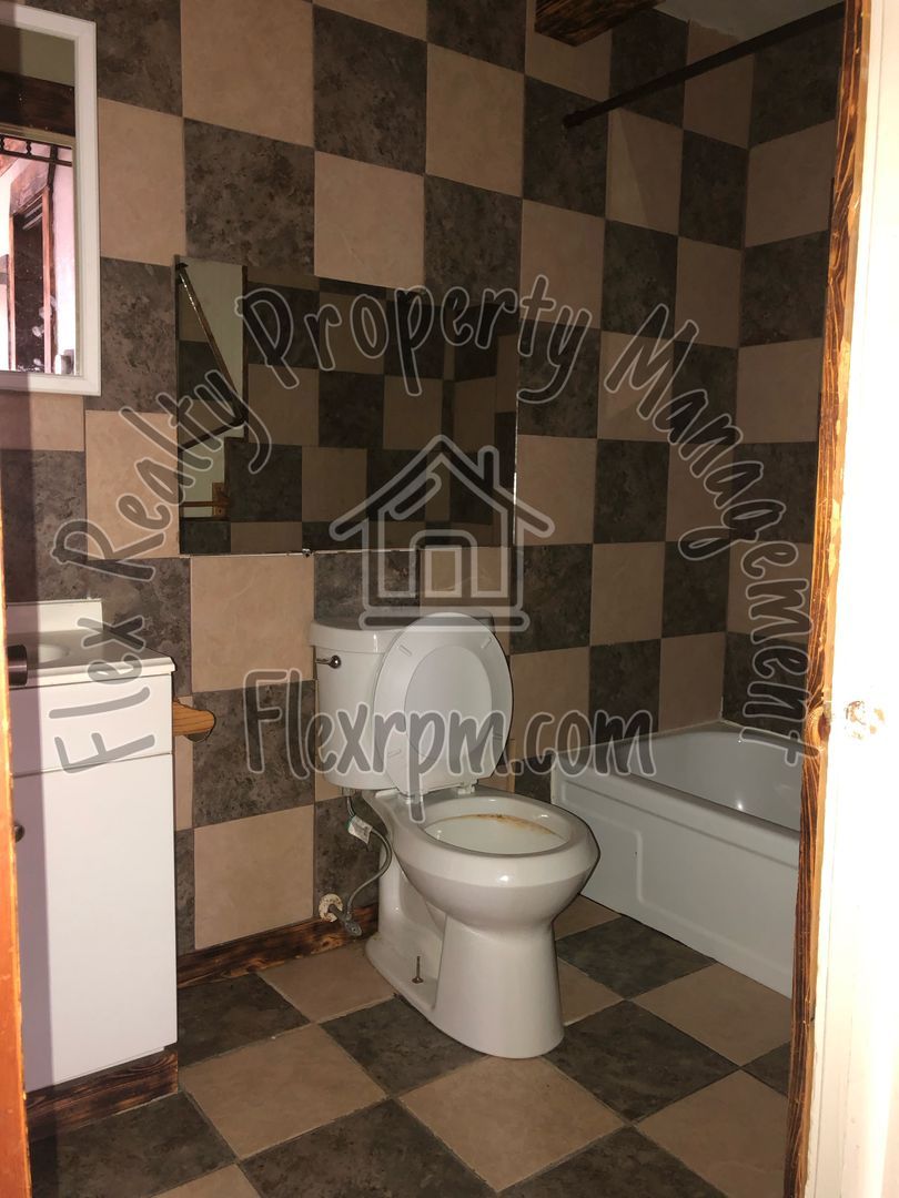 1112 Bronson Ave unit BACK – photo 1