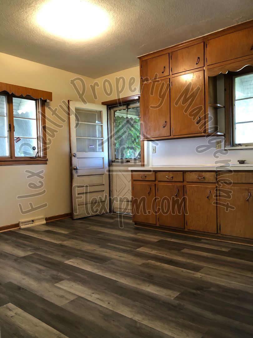 227 Everett St – photo 1
