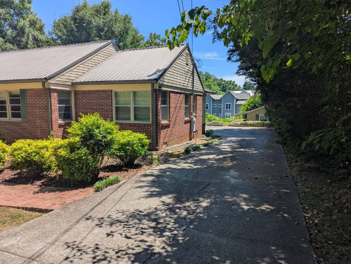 610 W Charlton St – photo 4