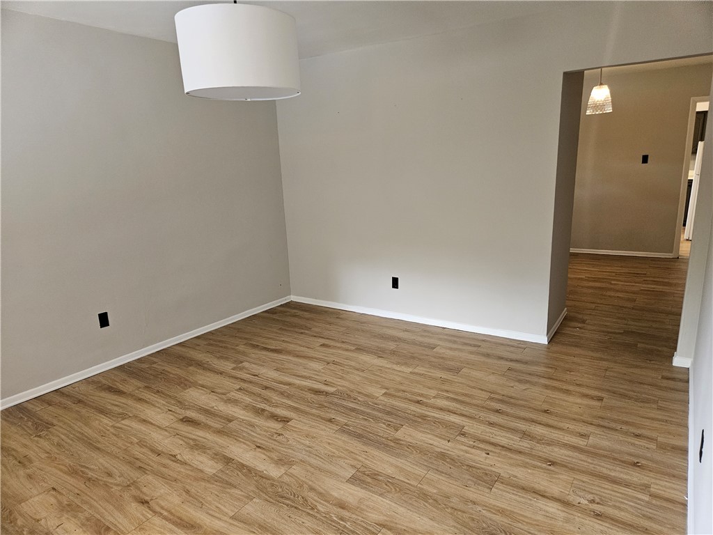 537 6th St – photo 4