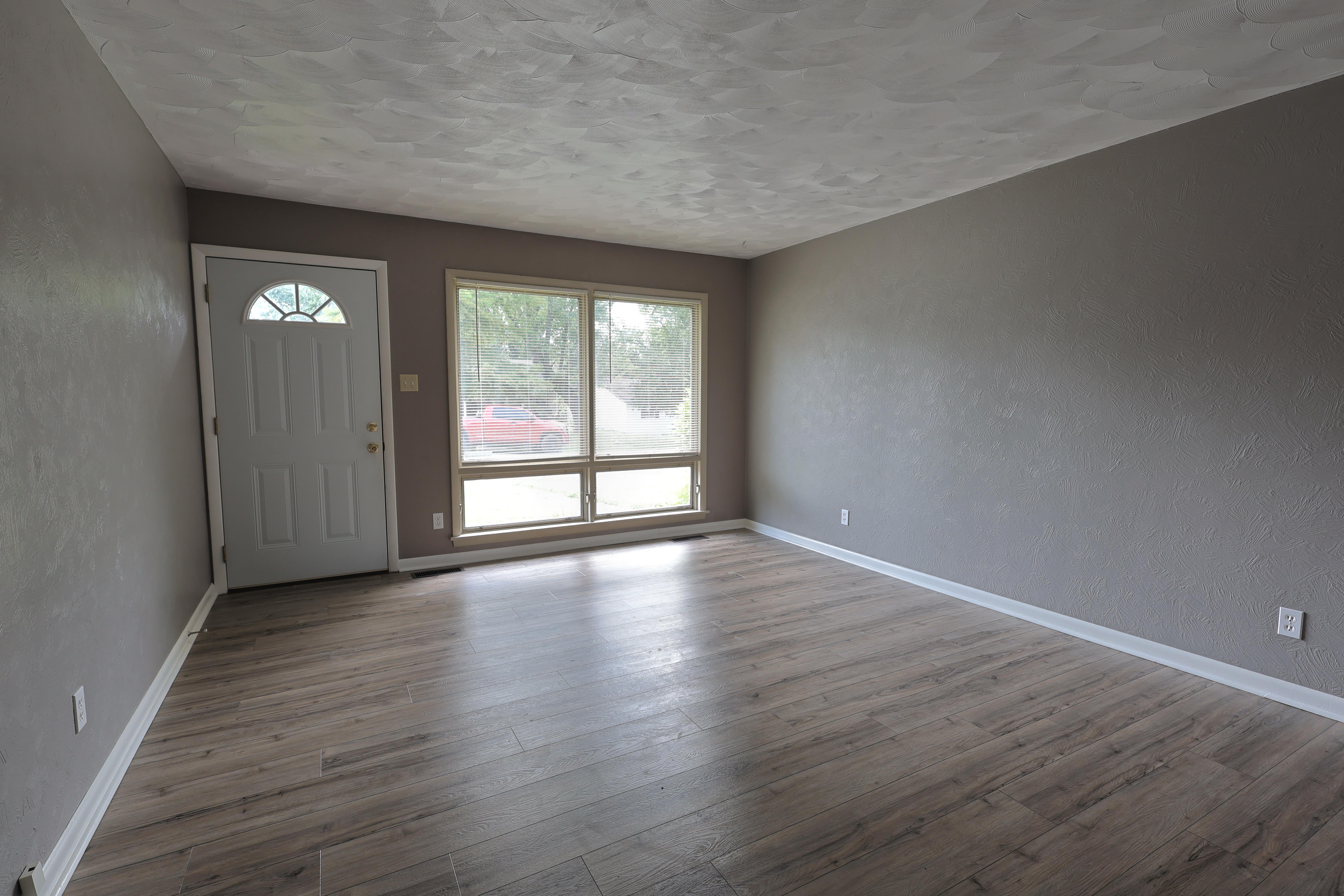 301 S Walnut St – photo 3