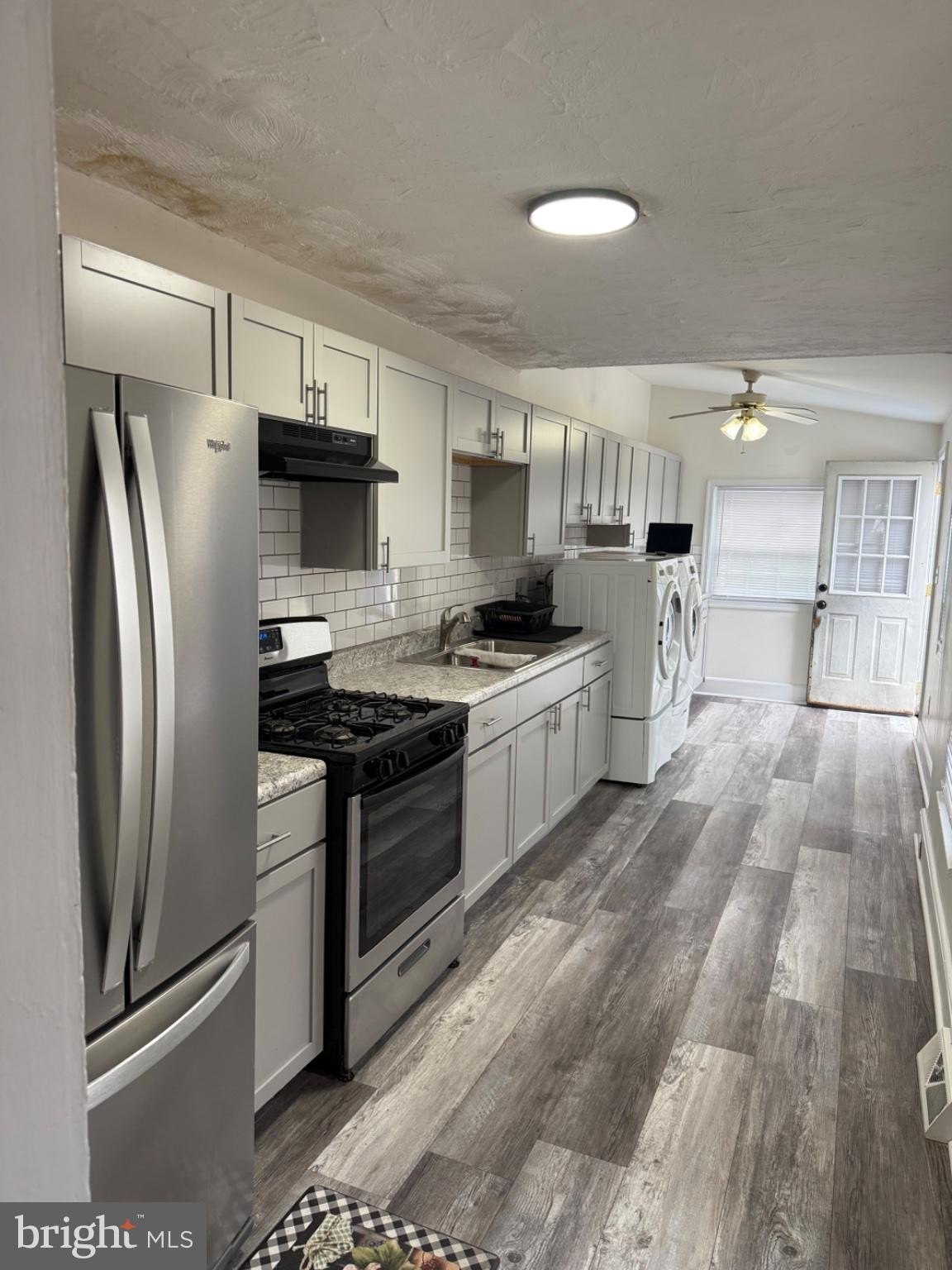 837 Locust St – photo 4