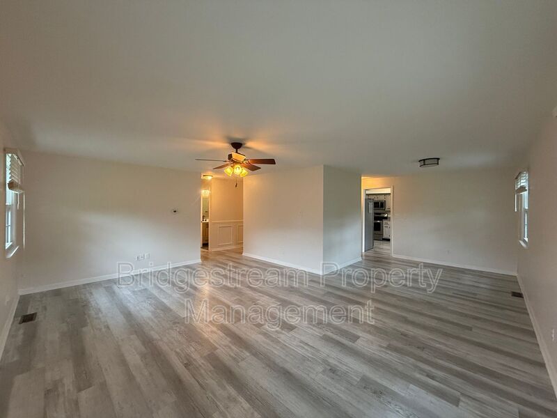 4225 Fernbrook St – photo 2