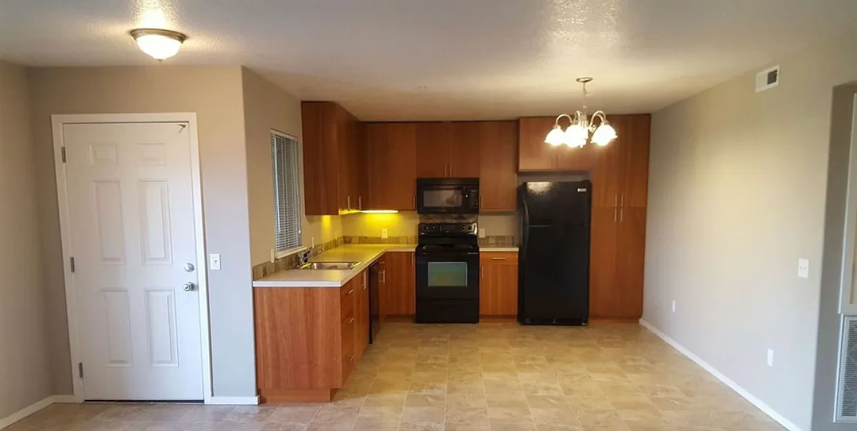 TUPPER HILL APARTMENTS – photo 1