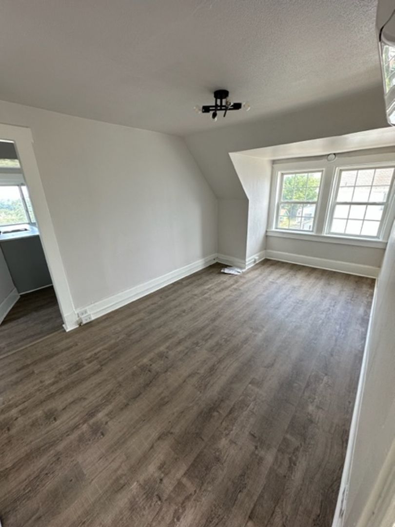 753 Rossmore Ave unit 3 – photo 4