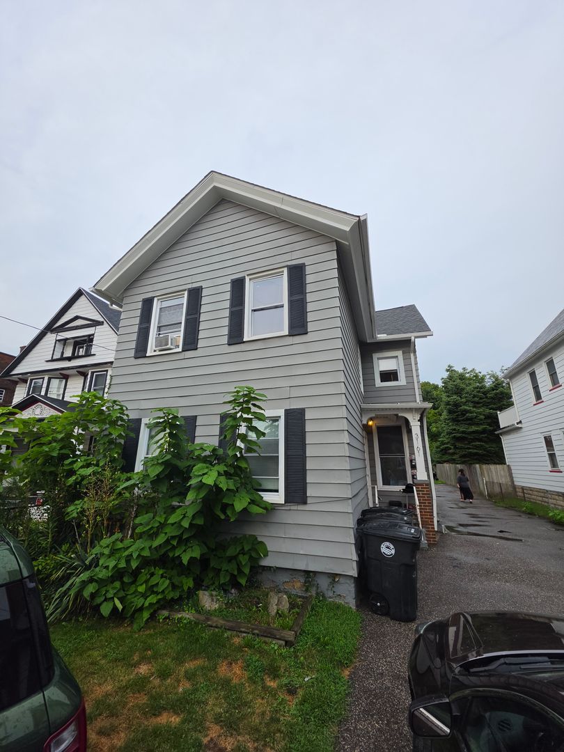 3159 Scranton Rd unit 3161, Down Front – photo 1