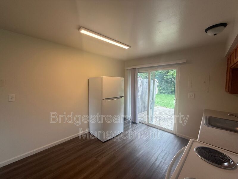 1214 Case Ave – photo 5