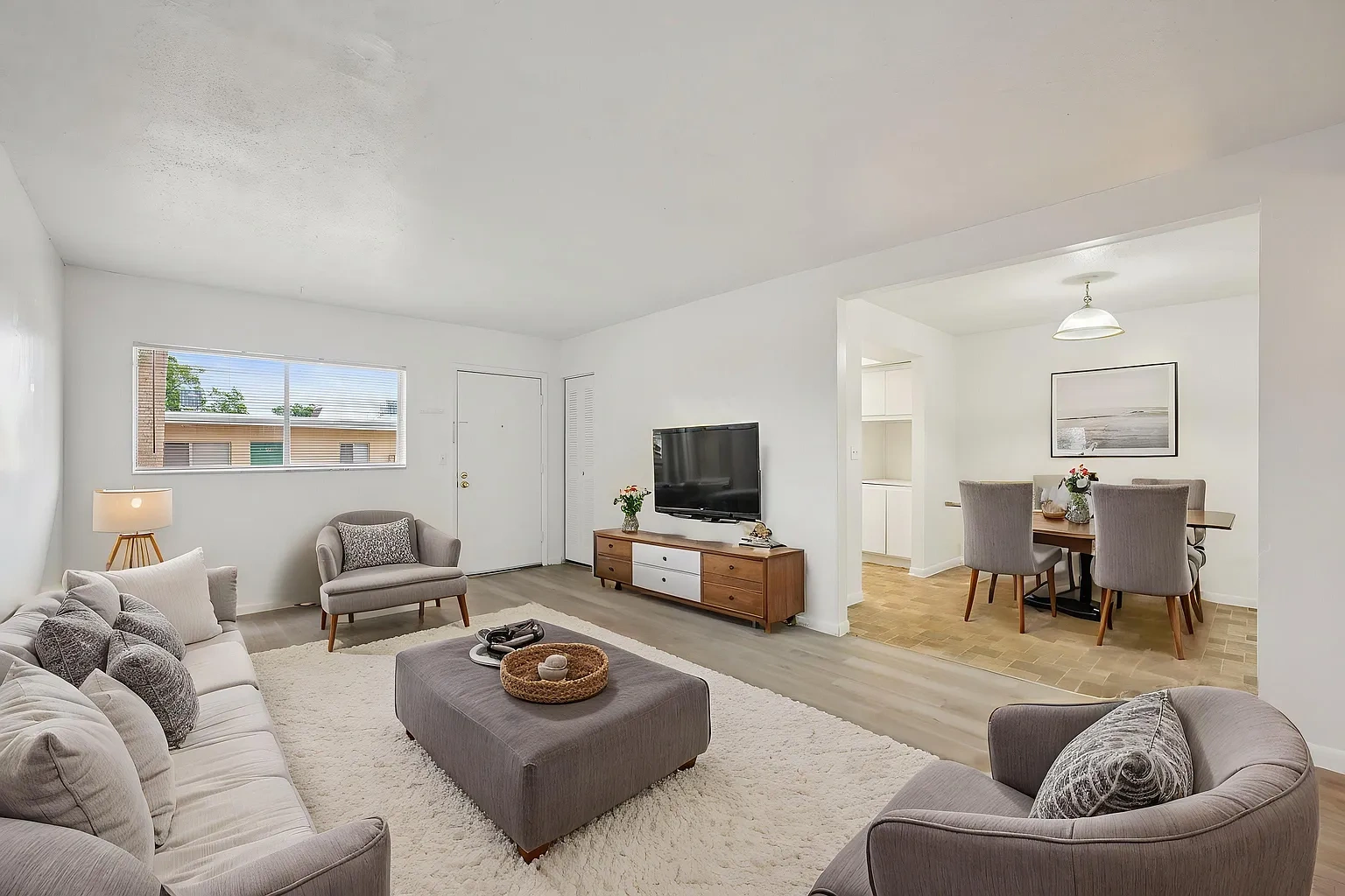 Lennox Court Apartments – photo 2