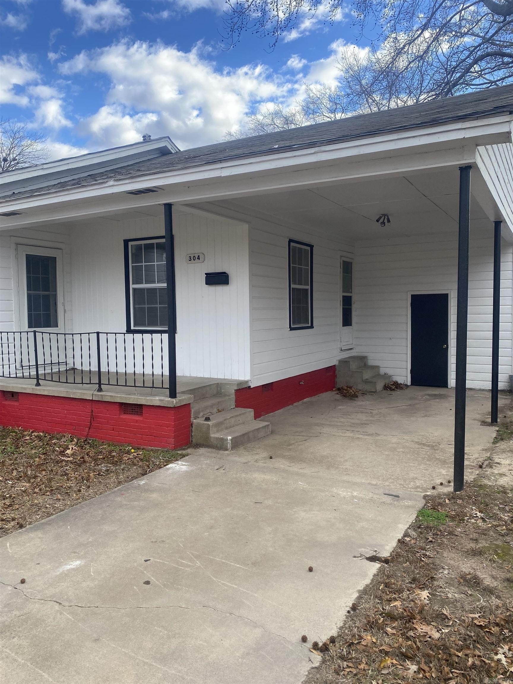 304 W 27th Ave – photo 2