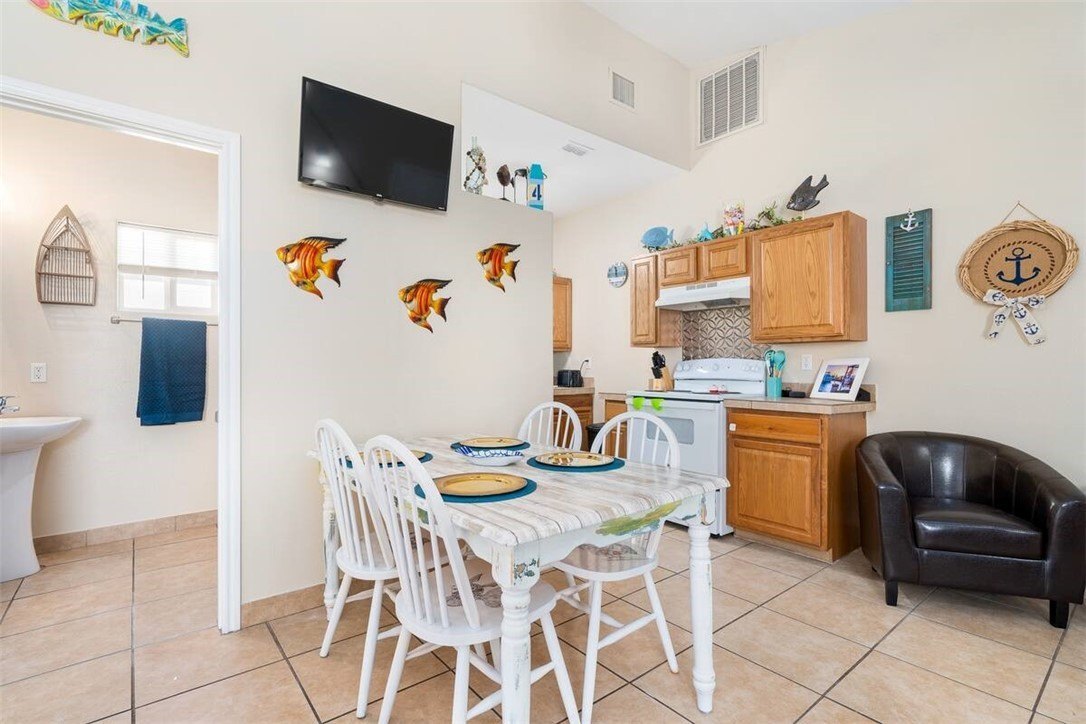 609 W Liberty St #4 – photo 4
