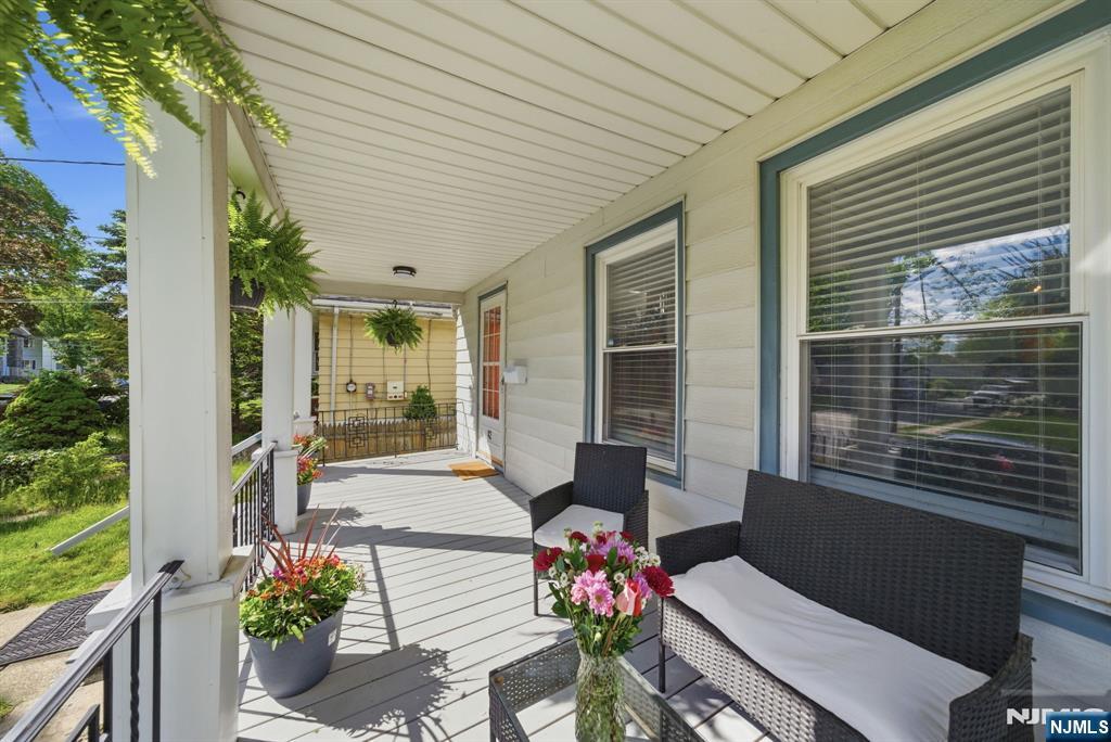 42 Spring Valley Ave – photo 2