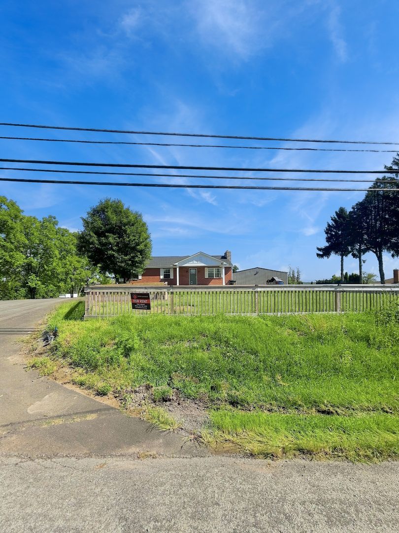 7906 Steubenville Pike unit Upper Unit – photo 2