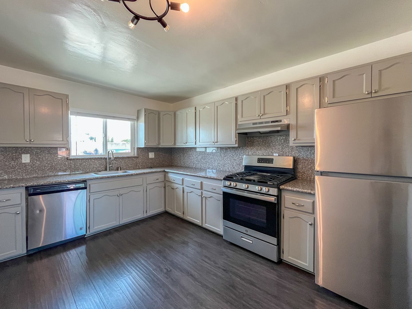 1335 Stanley Ave unit 06 – photo 5