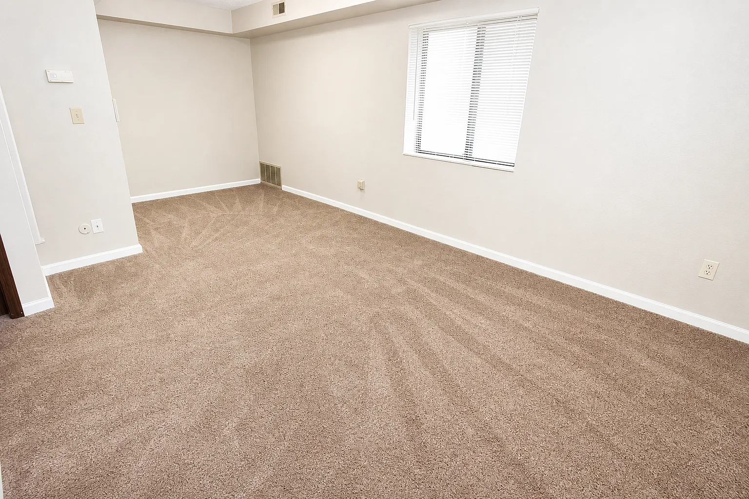 Wellington Square Apartments – photo 3