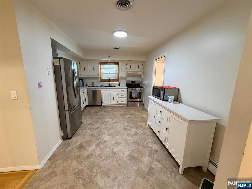 566 Anderson Ave – photo 2