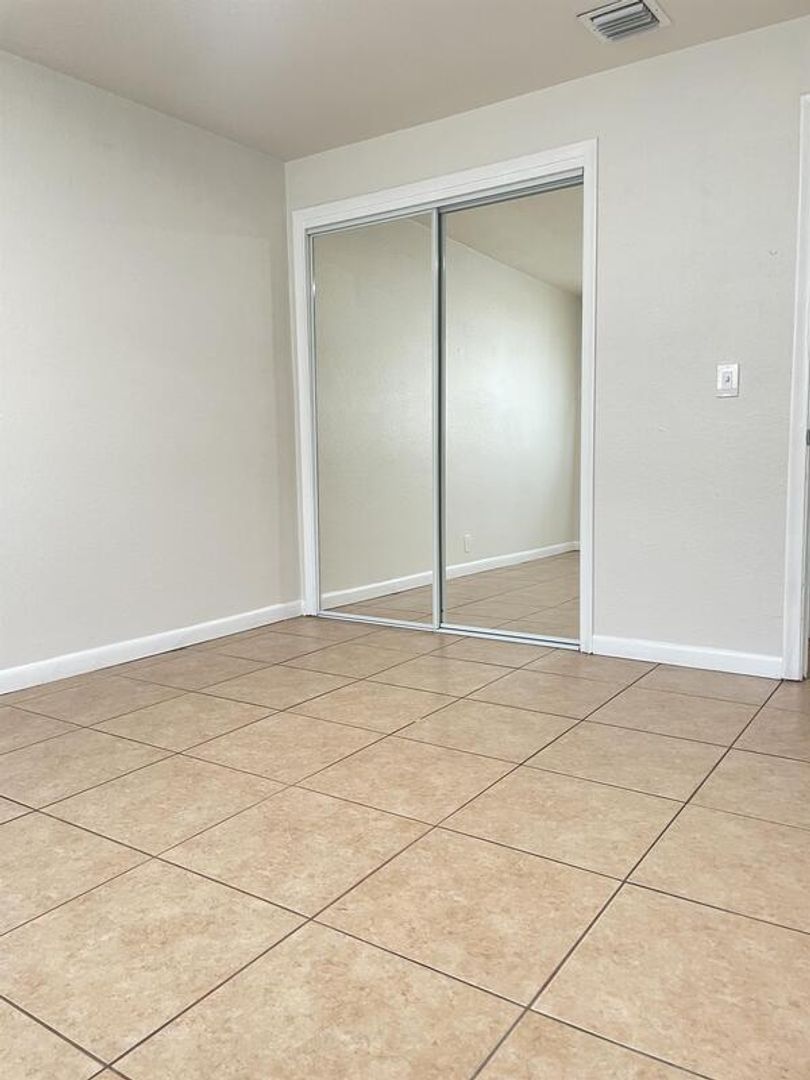 1520 Blue Heron Blvd unit 1520-29 - 2/1 – photo 2