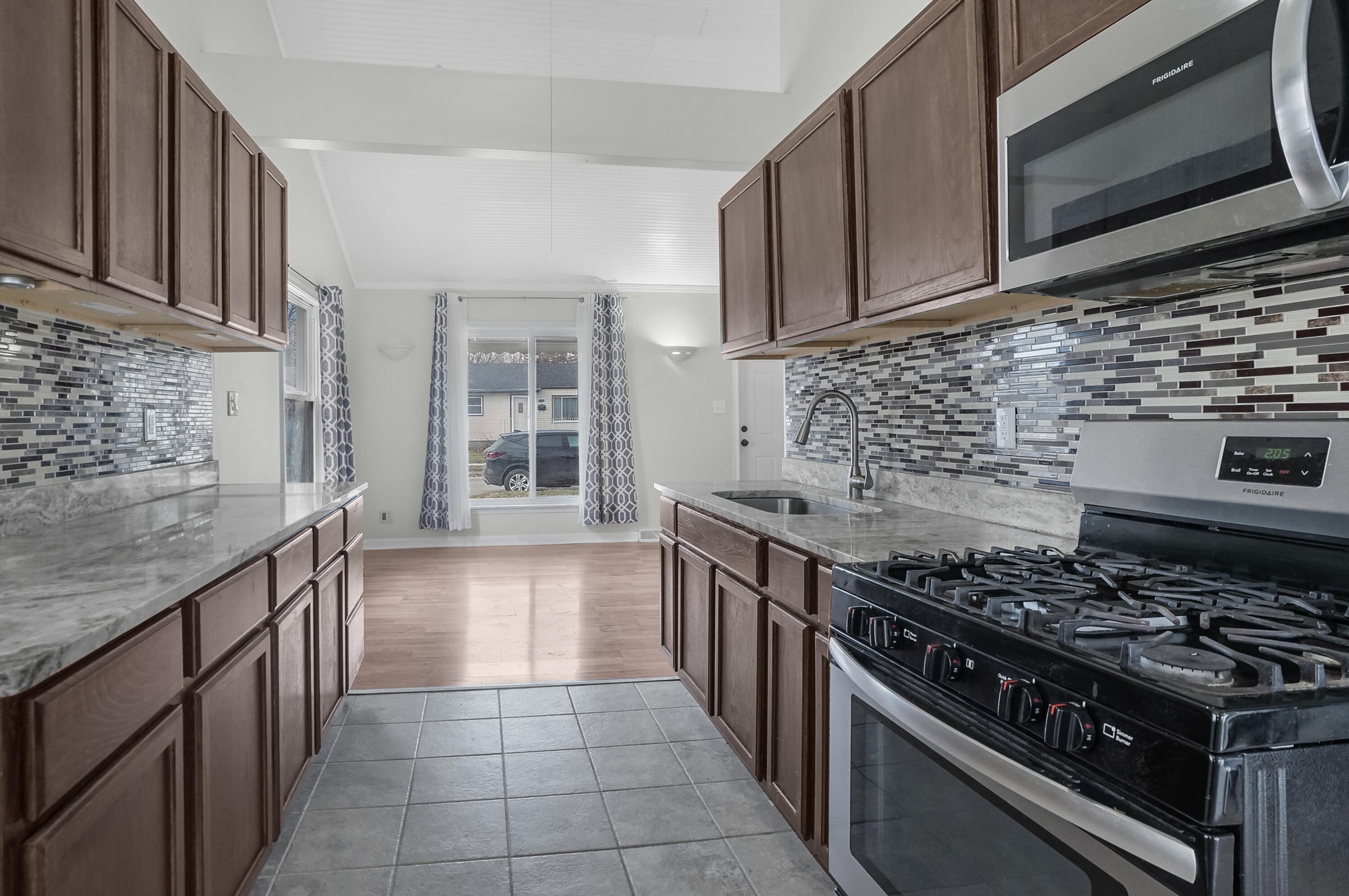 22000 Cunningham Ave – photo 2