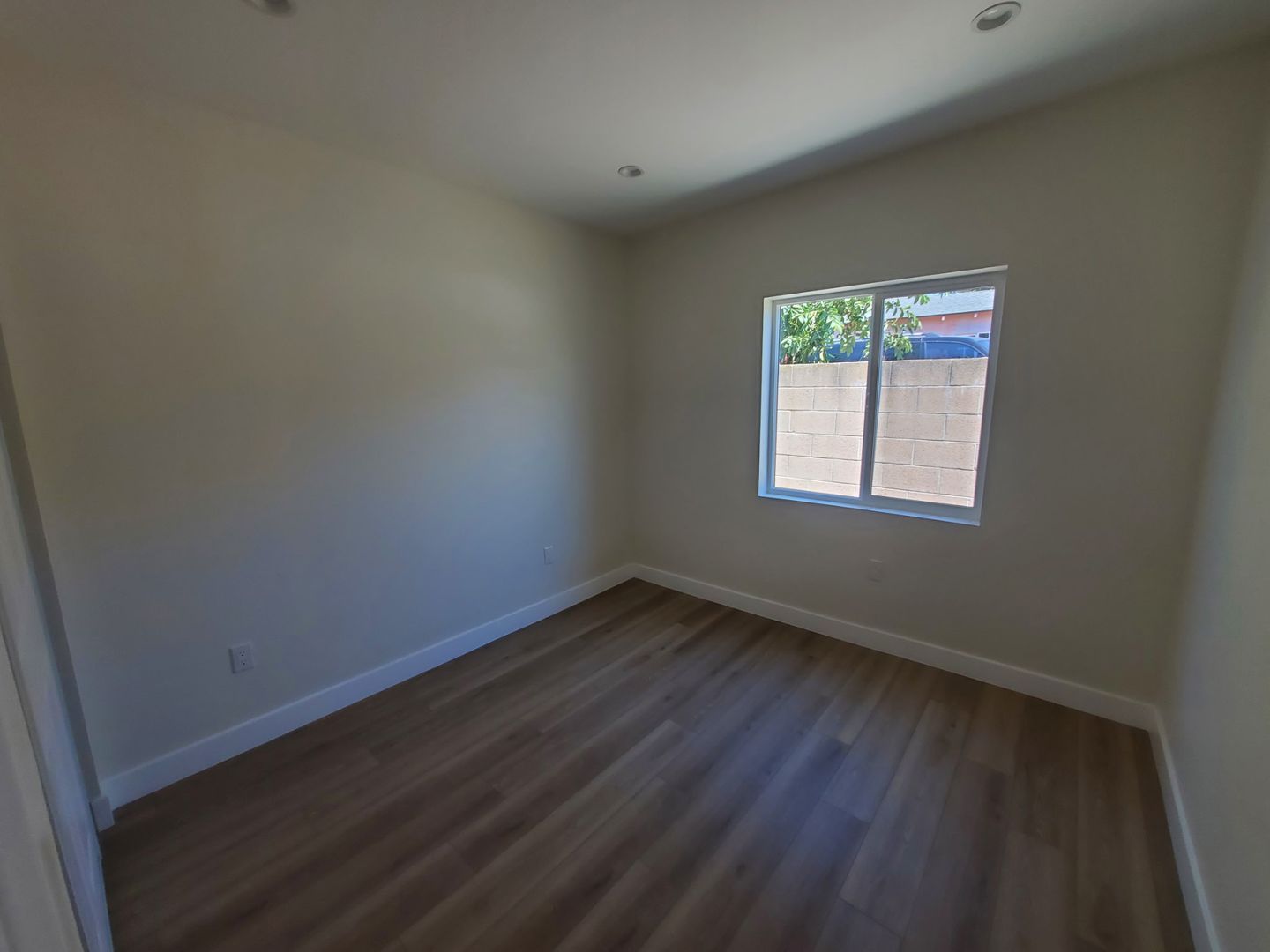 2323 Lemon Ave unit 2323 1/2 B – photo 2