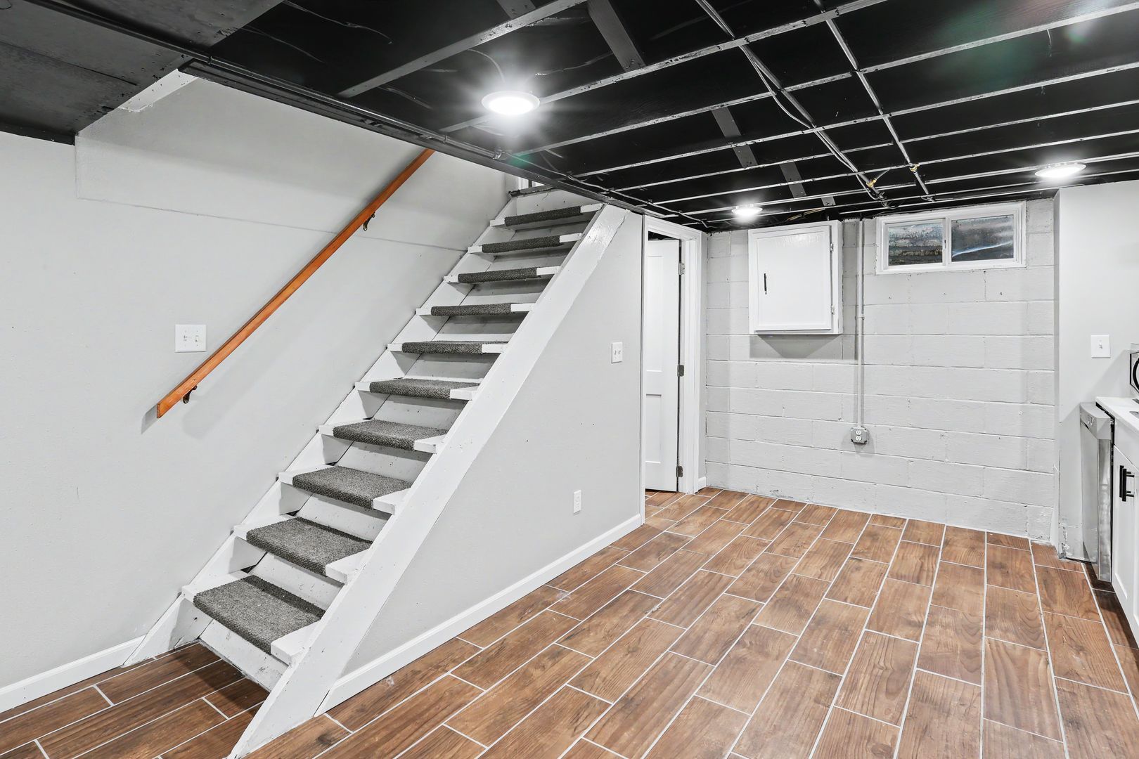 914 W 5th St – photo 3