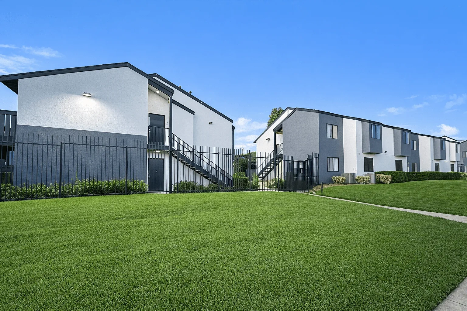 Ascot Park Apartments – photo 1