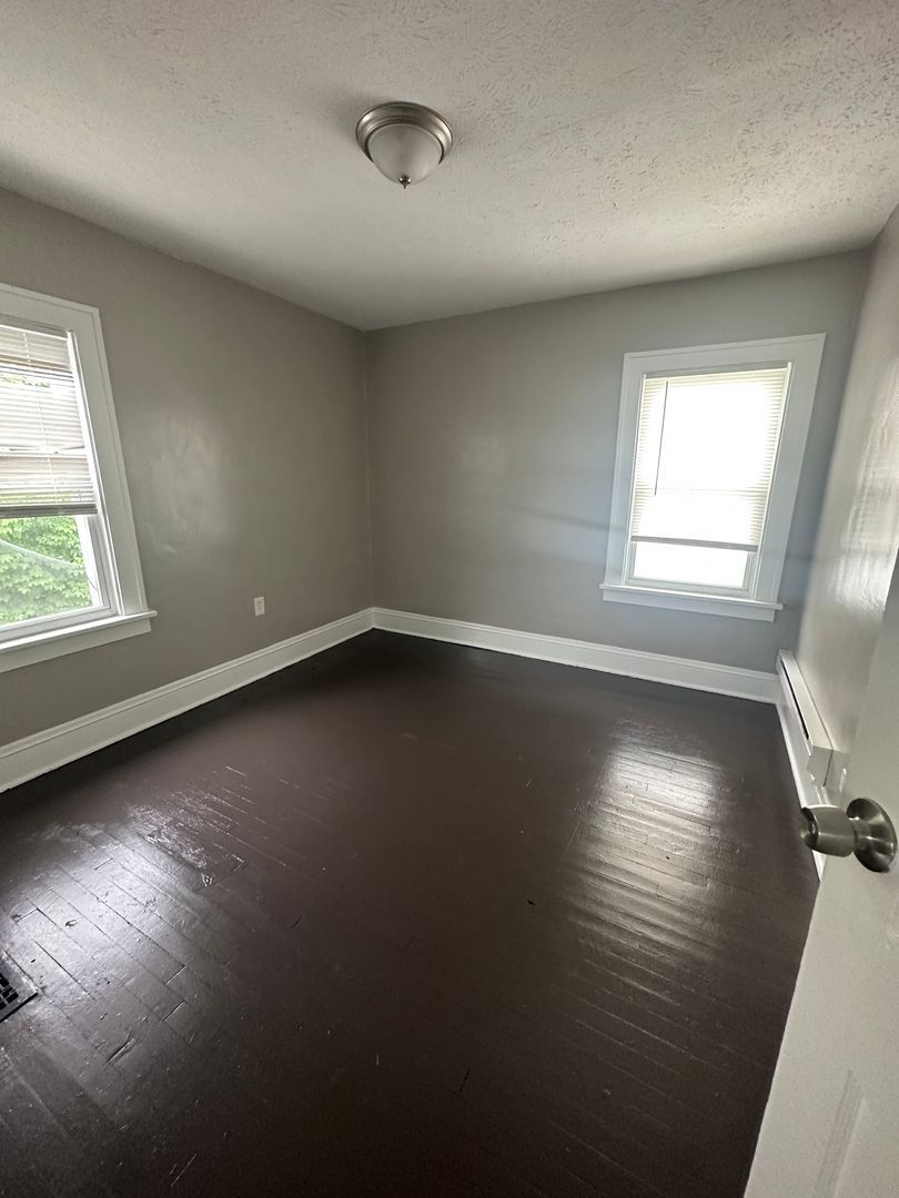 906 E 130th St – photo 2