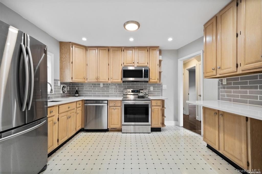 228 Oakwood Rd – photo 2