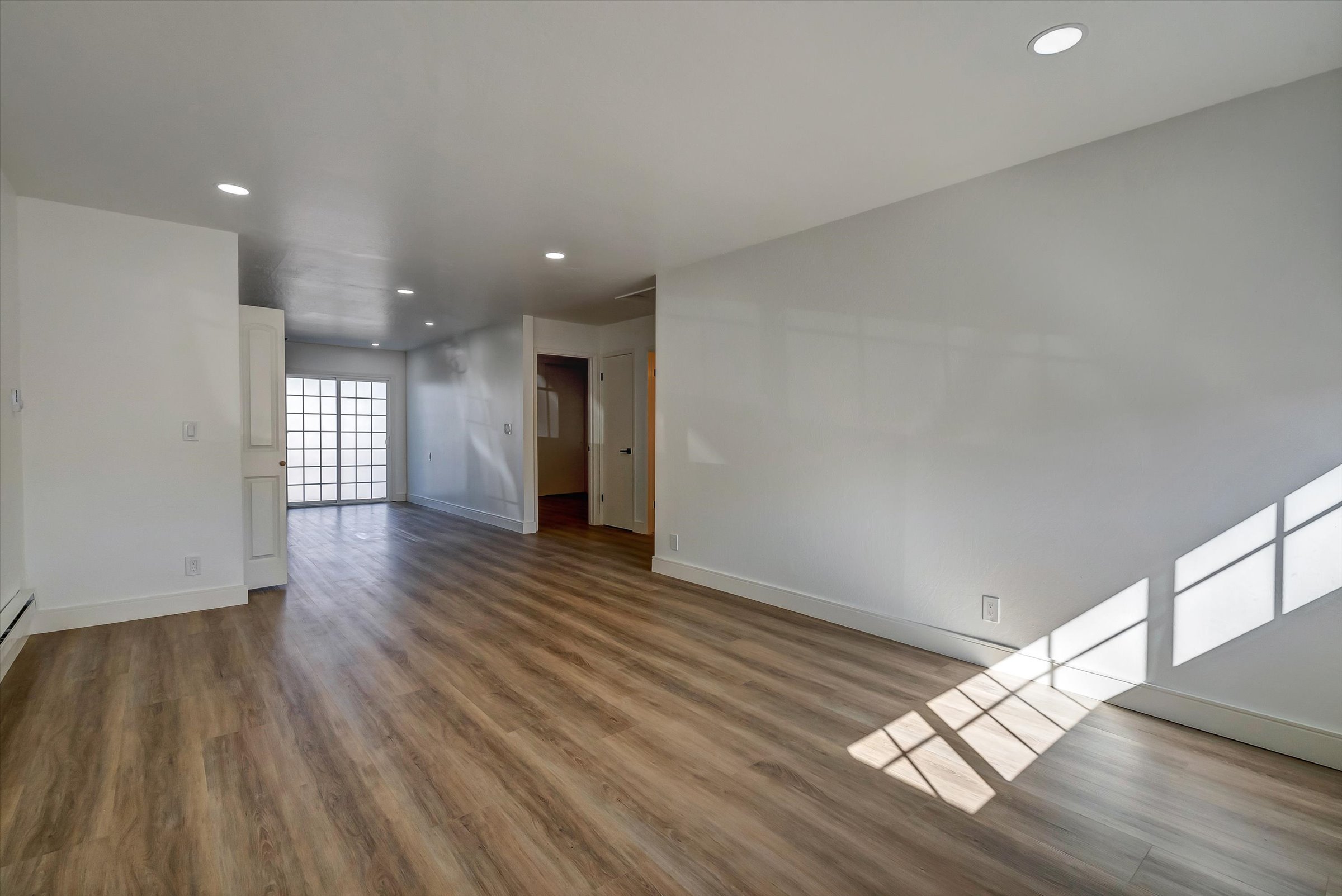 568 Simon St – photo 2