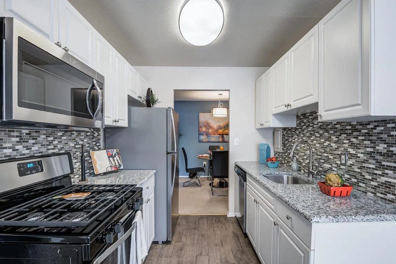 Avery Park Apartment Homes – photo 1