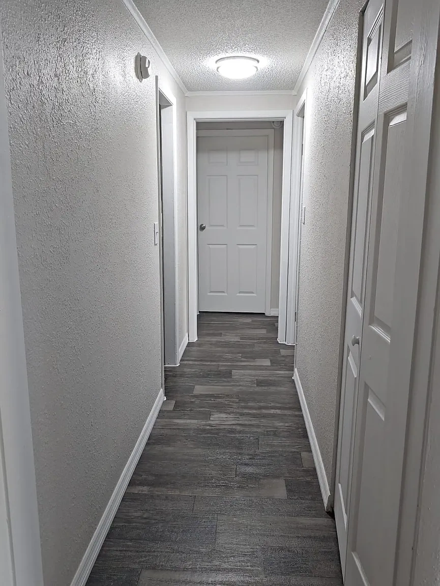 Crystal Court Apartments – photo 1