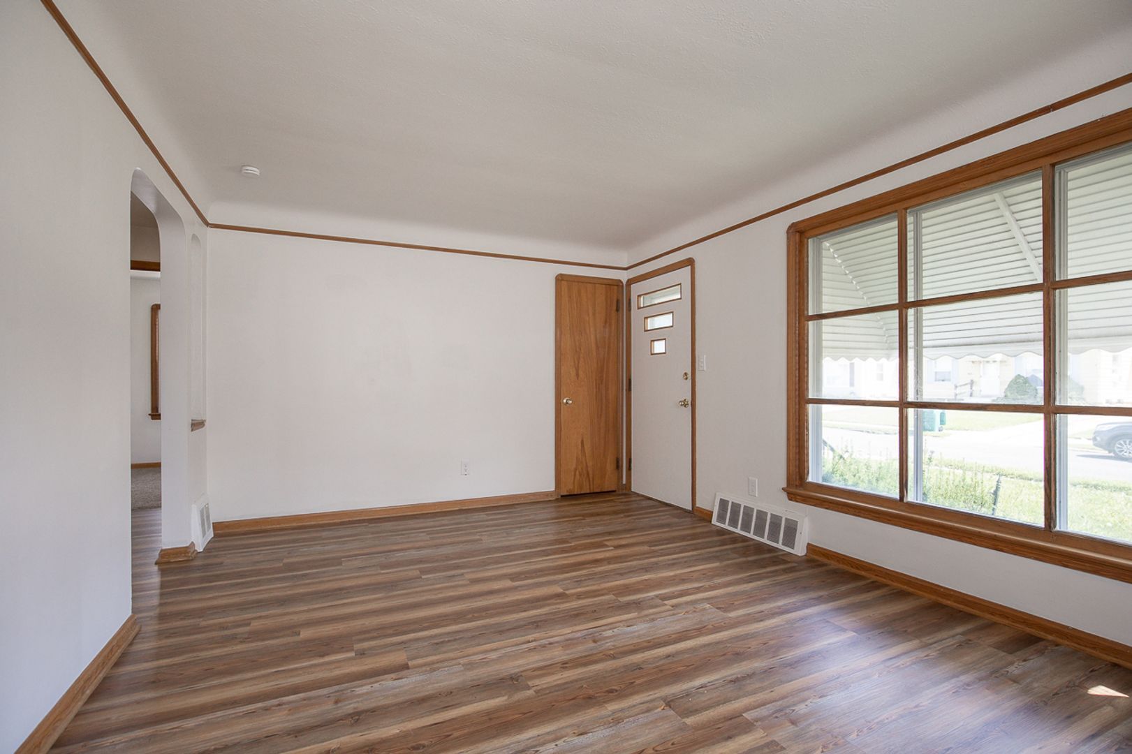 16011 Maplewood Ave – photo 2