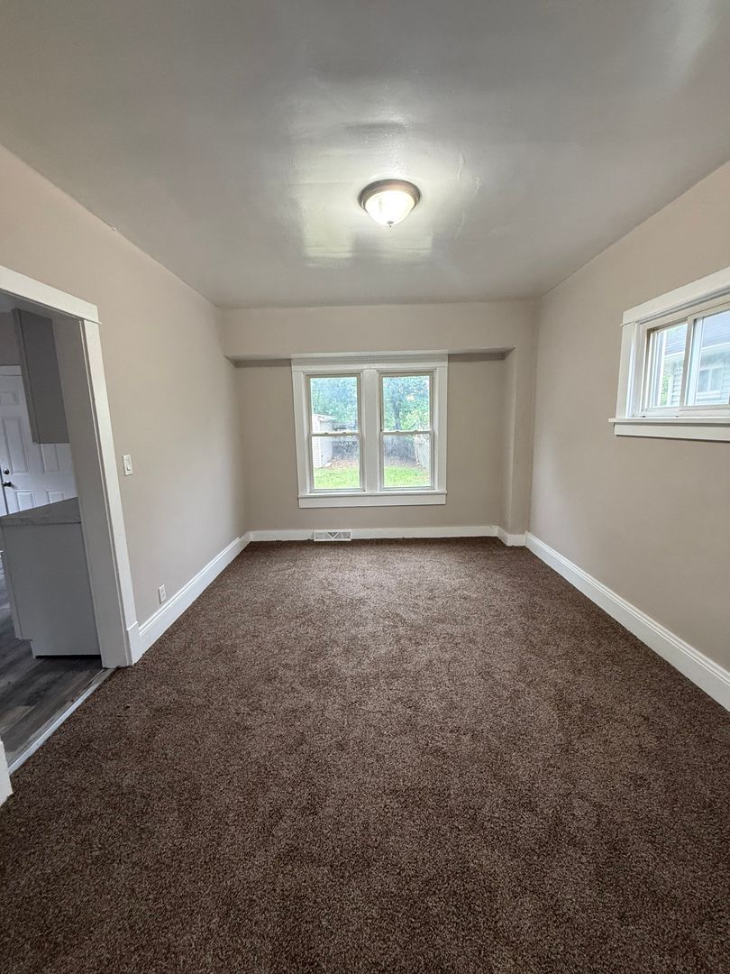 13810 Bartlett Ave – photo 5