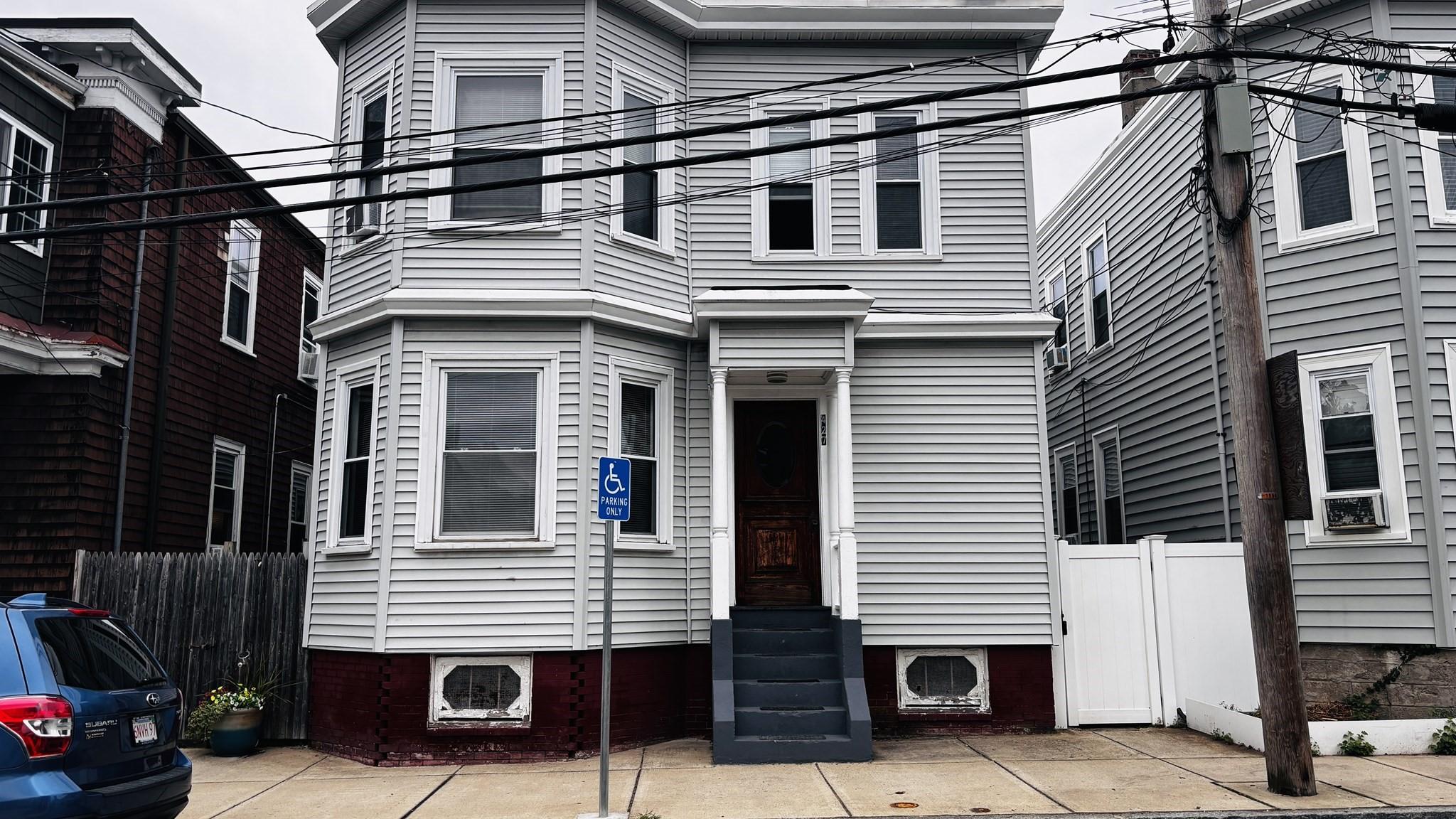 427 Winthrop St unit 1 – photo 1
