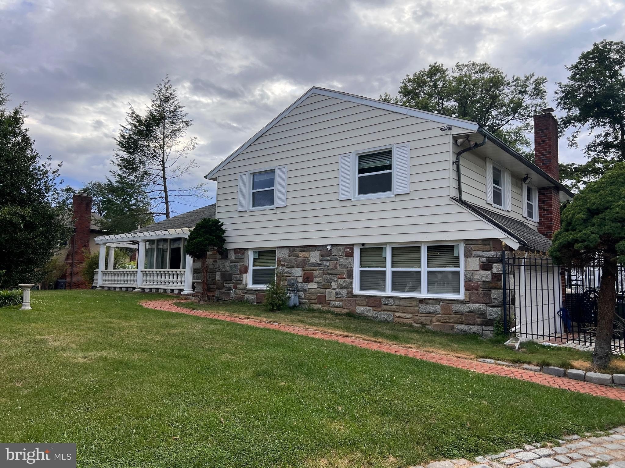 1868 Pine Rd – photo 2