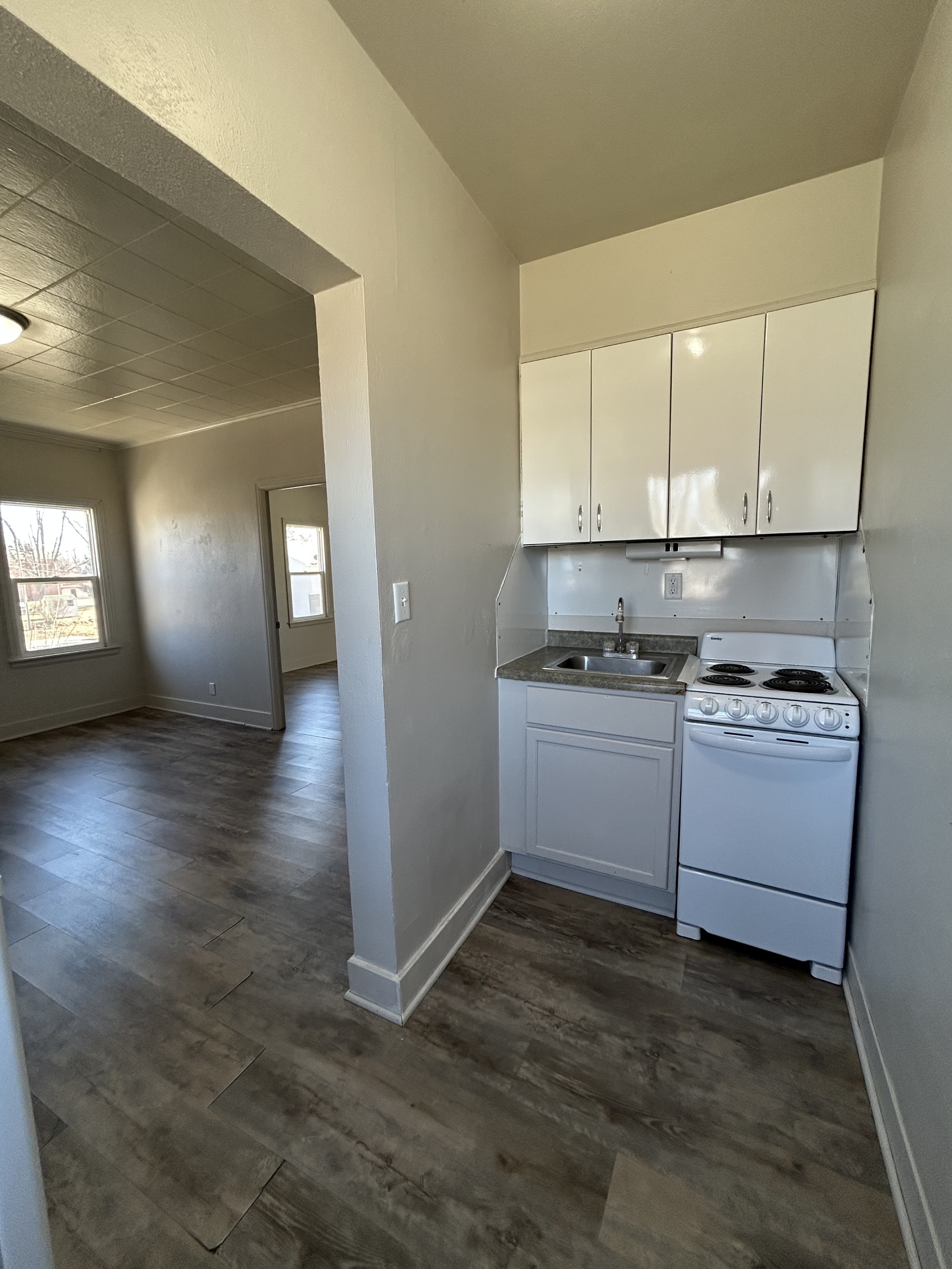 527 1st Ave E unit 5 – photo 1