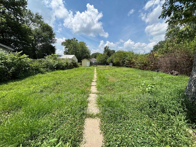 123 N Miami St – photo 4