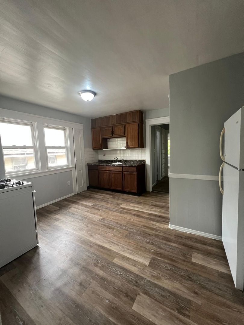 965 Stevenson Rd unit Up – photo 2