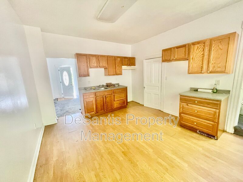 520 Glenn St – photo 4