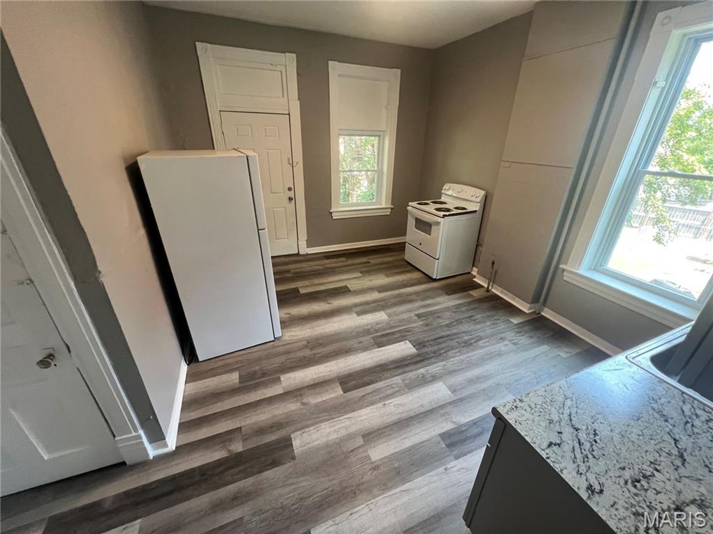 3135 Chippewa St unit 3135-1F – photo 2