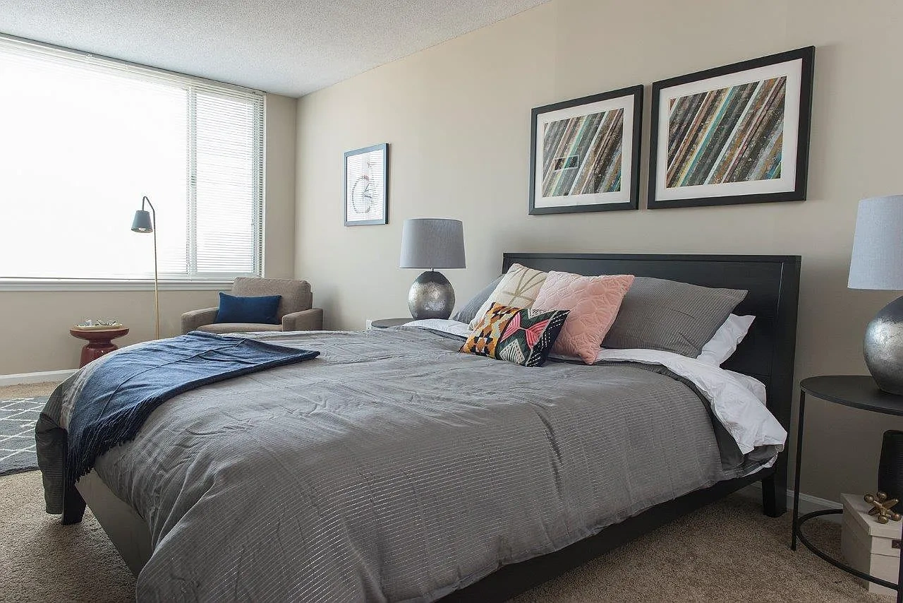 Crescent Centre Apartments & Townhomes – photo 5