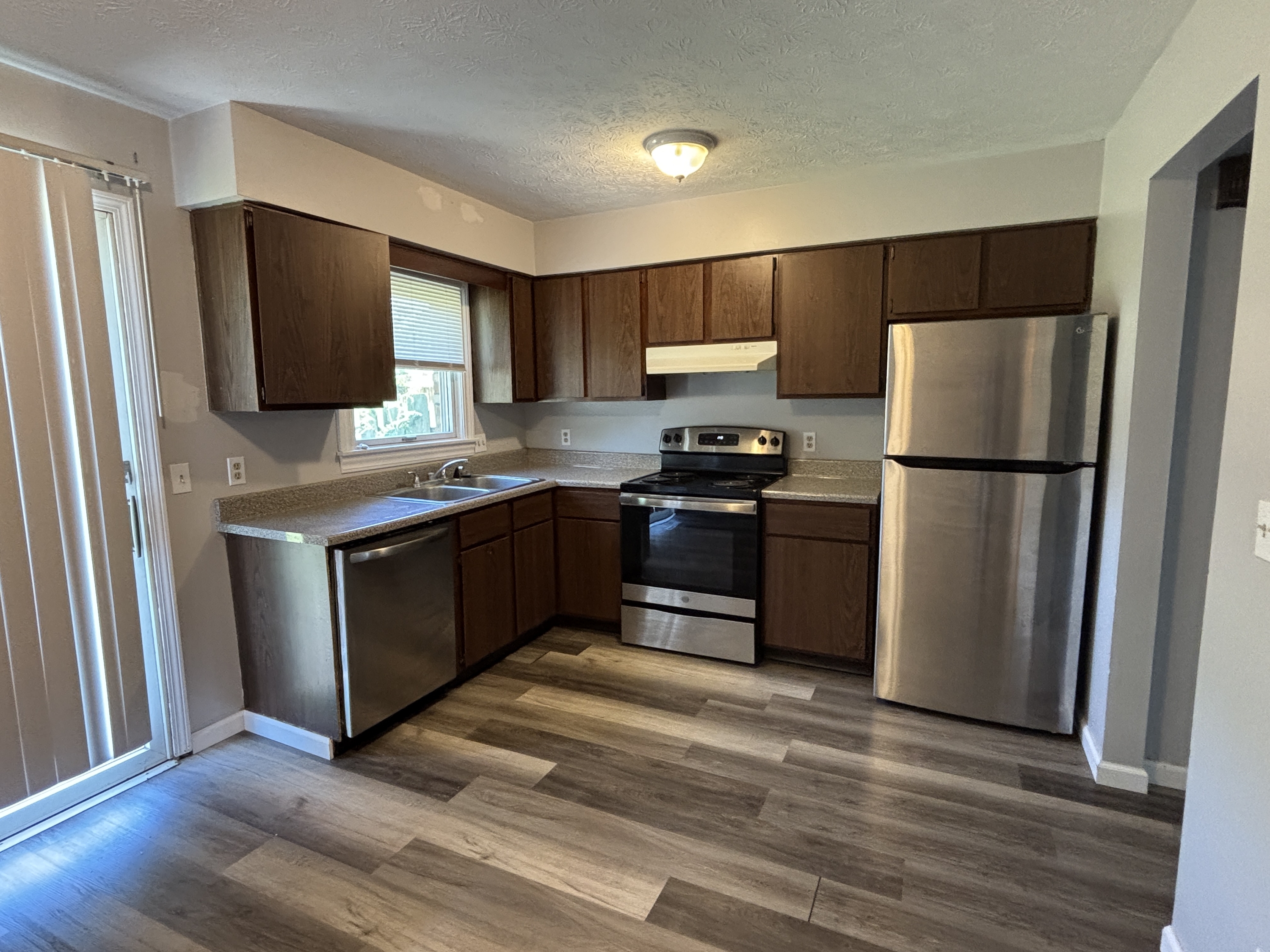 601 Lakeview Dr – photo 4