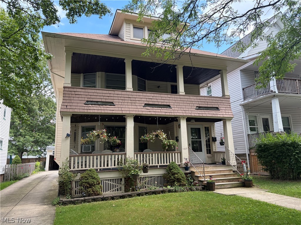 1605 Larchmont Ave – photo 1
