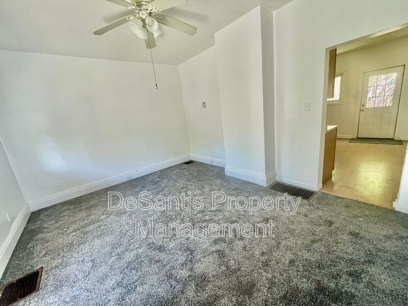 520 Glenn St – photo 2