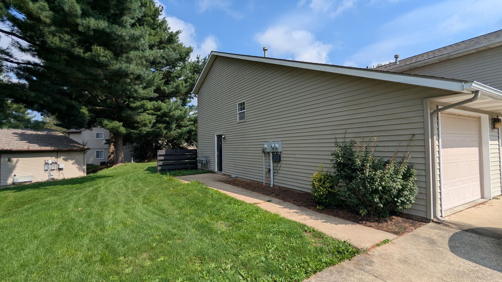 871 Kerns Dr NE unit Apt A – photo 1