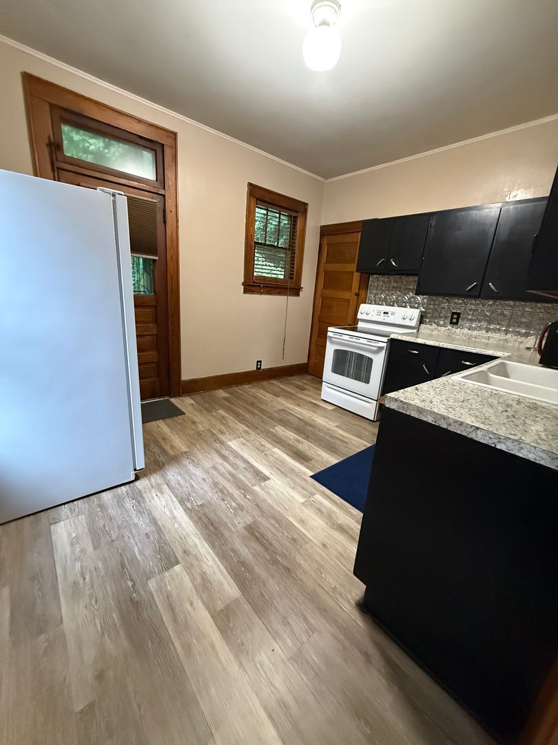 329 N 7th St – photo 5