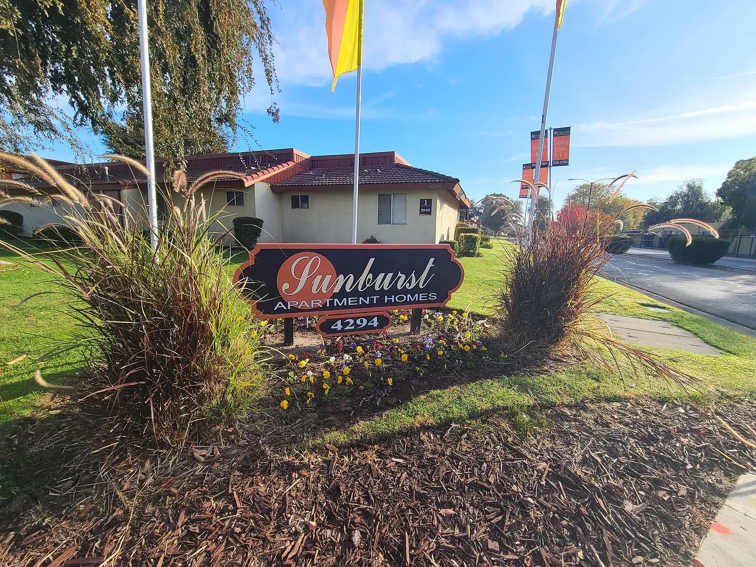 Sunburst Apartments – photo 2