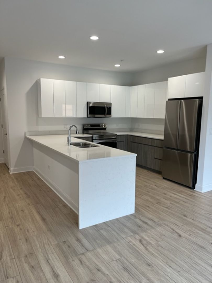 250 Anthony Ave unit 414 – photo 1