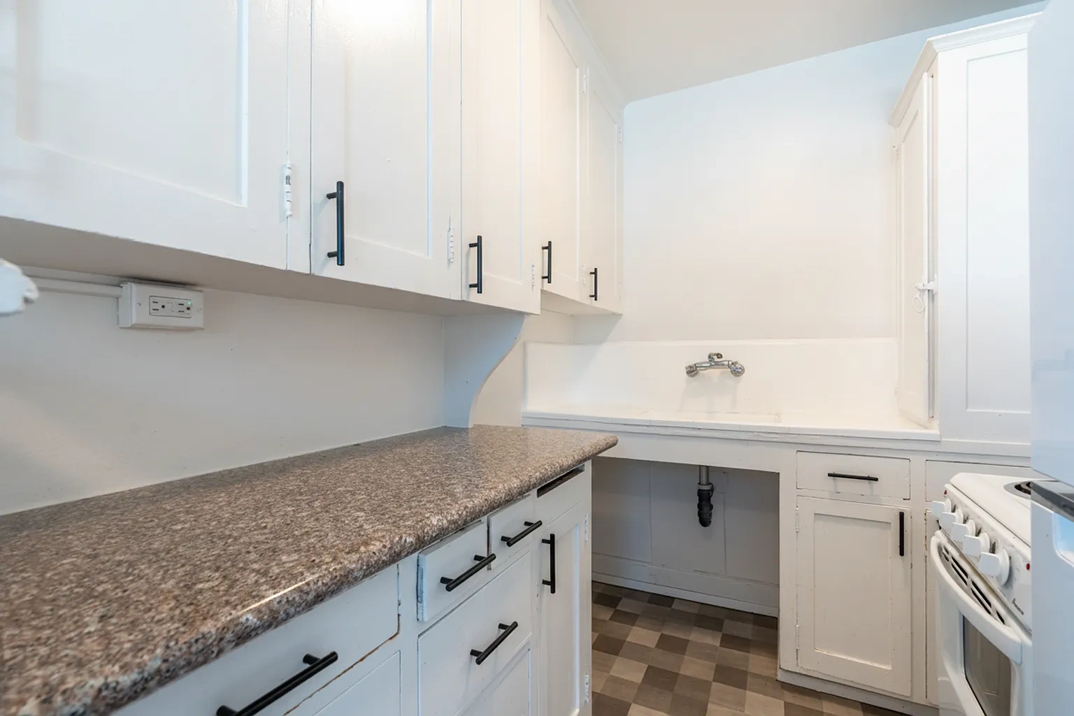 Comfortable Urban Living in a Classic Brick Building Near UW & Light Rail – photo 1
