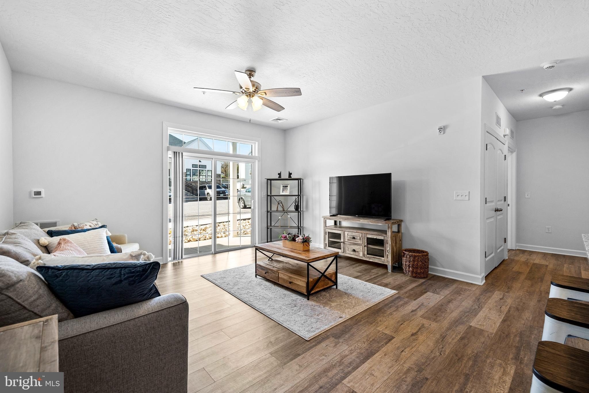 2104 Hudson Ct – photo 4